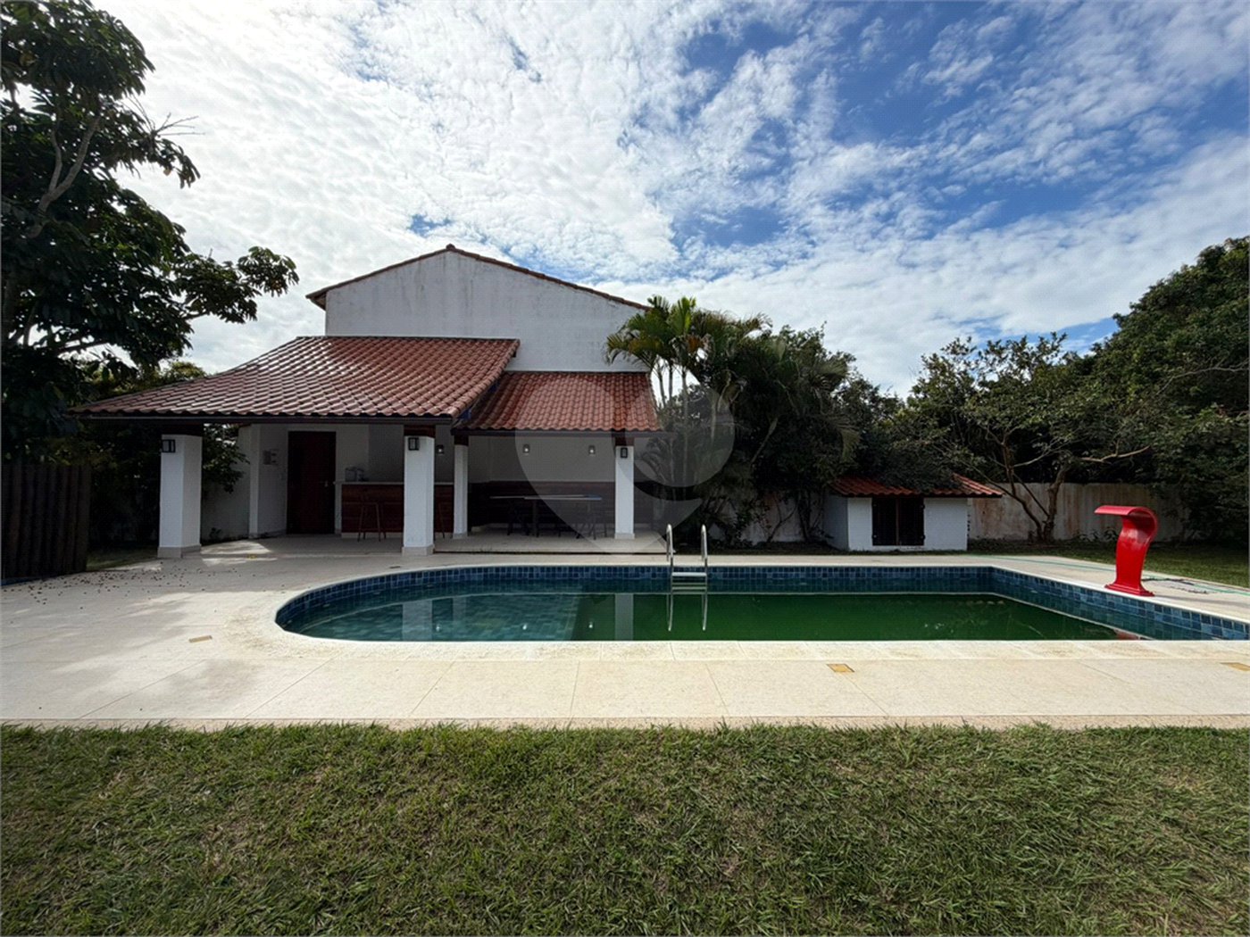 Casa à venda com 4 quartos, sendo 2 suítes, em Ogiva, Cabo Frio, RJ