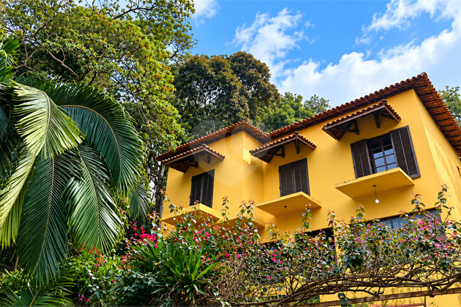 Casa à venda com 3 quartos, sendo 1 suíte, no condomínio Alpes da Cantareira, Mairiporã - SP