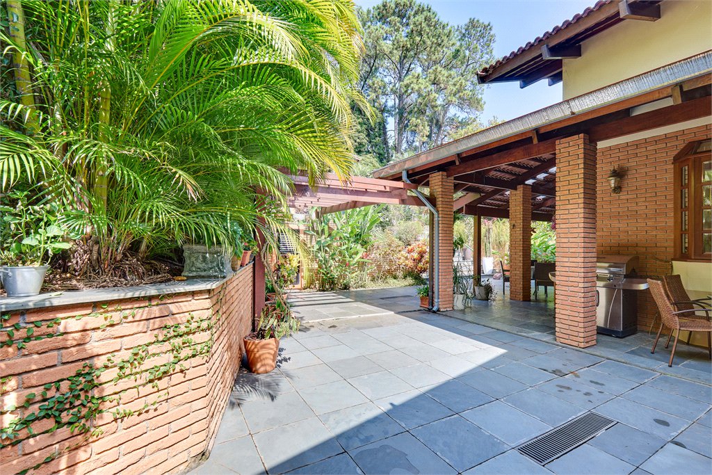 Casa à venda com 4 quartos, sendo 2 suítes, em Jardim Cordeiro, São Paulo, SP