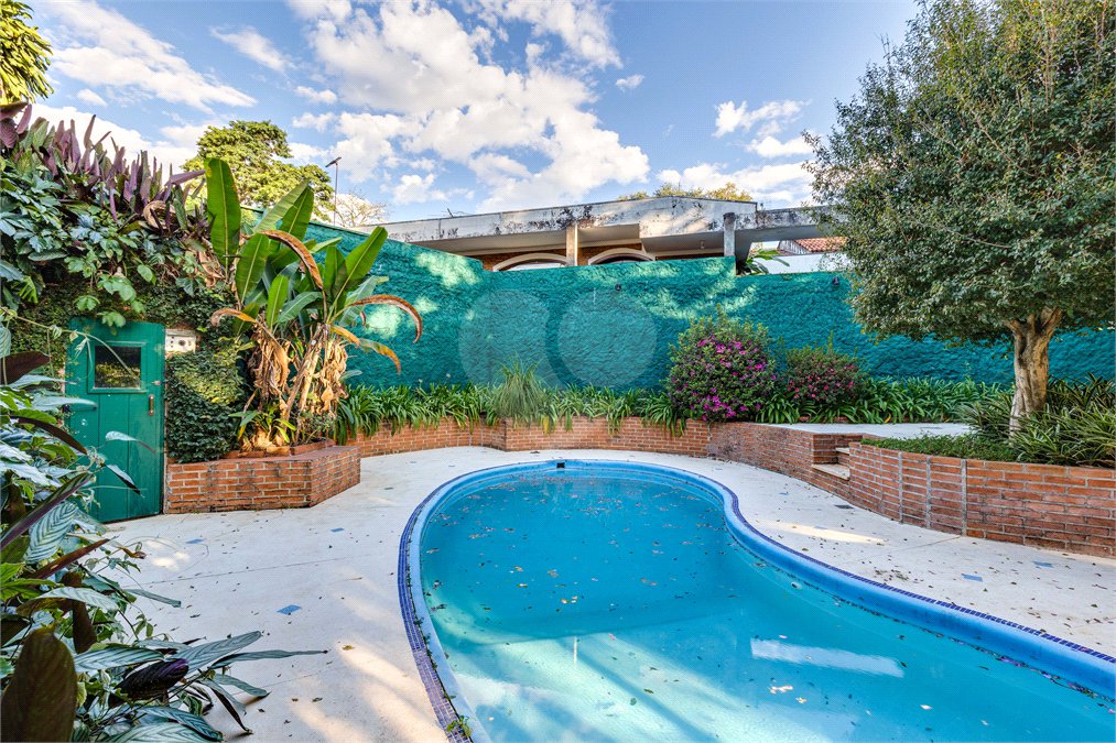 Casa Térrea à venda com 3 suítes em Jardim dos Estados, São Paulo, SP