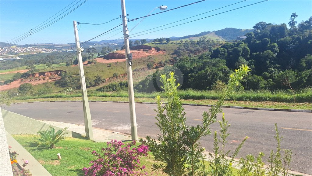 Casa à venda com 3 suítes no condomínio Residencial Alto da Floresta, Bom Jesus dos Perdões - SP