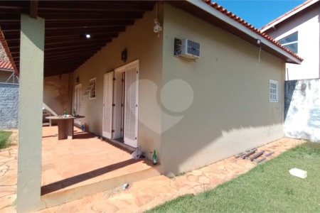 Casa à venda com 2 suítes em Vila Nastri, Itapetininga, SP