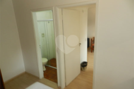 Apartamento mobiliado na Bela Vista de 36m² com 1 vaga de garagem.