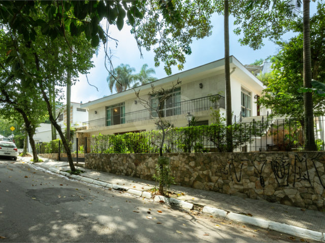 Casa Térrea à venda ou para alugar com 4 suítes em Jardim Marajoara, São Paulo, SP