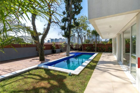 Casa à venda com 4 suítes no condomínio Porto Fino, São Paulo - SP