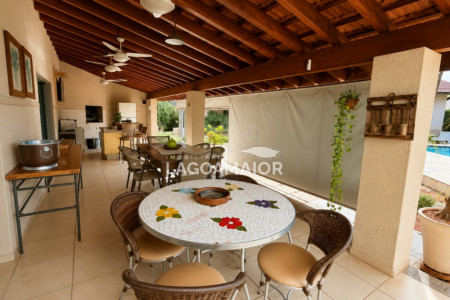 Casa à venda com 6 quartos, sendo 3 suítes,  em Santos Dumont, Três Lagoas, MS