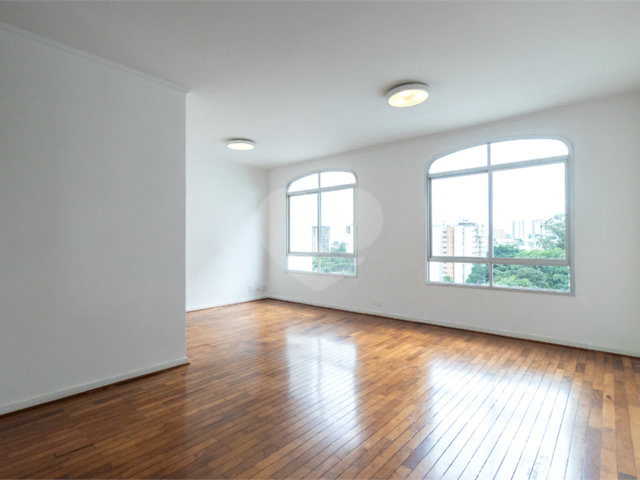 Apartamento à venda com 3 quartos, sendo 1 suíte,  em Vila Sofia, São Paulo, SP