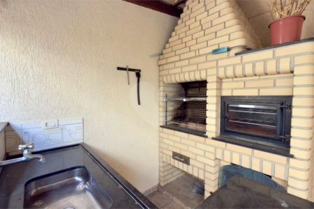 Casa à venda com 3 quartos, sendo 1 suíte, no condomínio Residencial Village Salermo, Sorocaba - SP