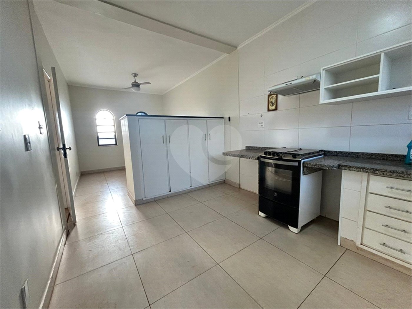 Sobrado à venda com 3 quartos, sendo 1 suíte,  em Parque dos Bandeirantes, Ribeirão Preto, SP