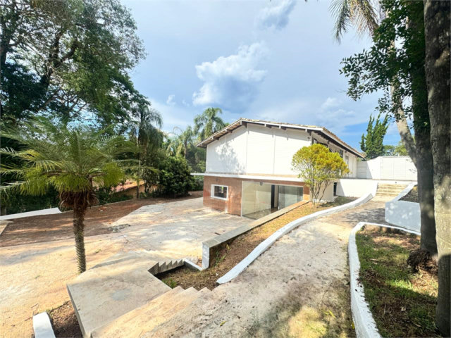 Casa à venda com 5 quartos, sendo 2 suítes,  no condomínio Sausalito, Mairiporã - SP