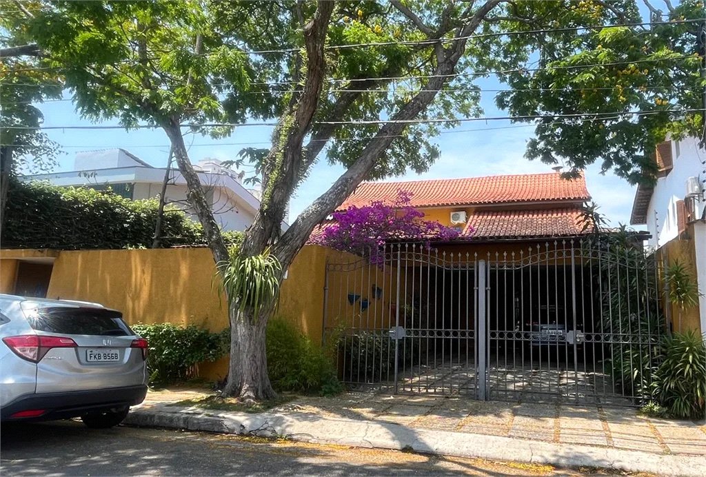 Casa à venda com 4 quartos, sendo 2 suítes,  em Lar São Paulo, São Paulo, SP