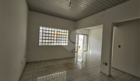 Casa à venda com 2 quartos, sendo 1 suíte, no Centro, Atibaia, SP