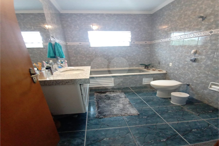 Sobrado à venda com 4 quartos, sendo 1 suíte, em Tremembé, São Paulo, SP