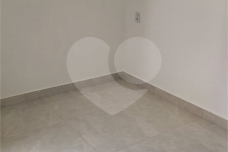 Casa em condomínio à venda com 2 quartos em Vila Rosa, São Paulo, SP