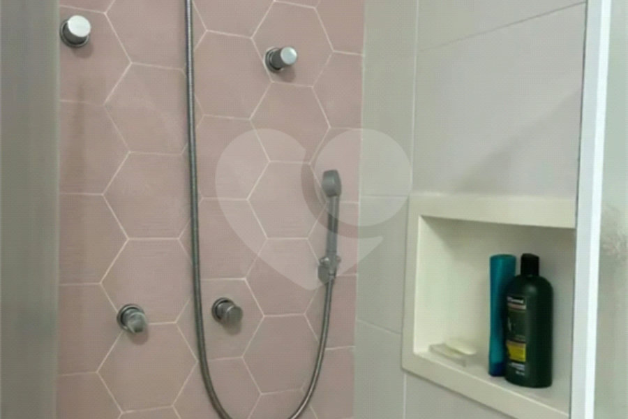 Casa à venda com 3 quartos, sendo 1 suíte, no condomínio Villas de São Francisco I, São Paulo - SP