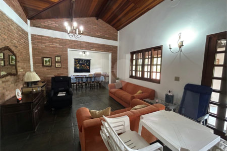 Casa à venda com 5 quartos, sendo 3 suítes, no condomínio Estância Marambaia, Vinhedo - SP