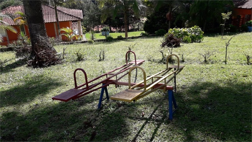 Chácara à venda com 8 quartos, sendo 3 suítes, no Centro, Toledo, MG