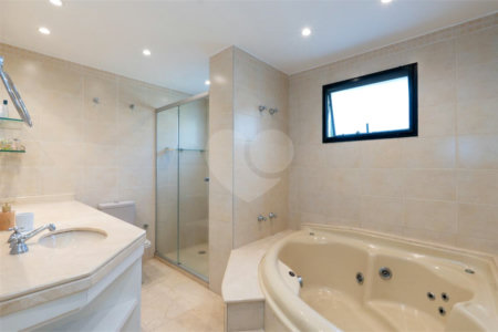 Apartamento à venda com 3 quartos, sendo 1 suíte, em Jardim Morumbi, São Paulo, SP