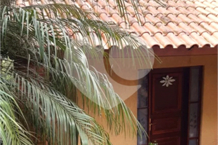 Casa à venda com 3 quartos, sendo 1 suíte, no condomínio Jardim da Monntanha II, Mairiporã - SP