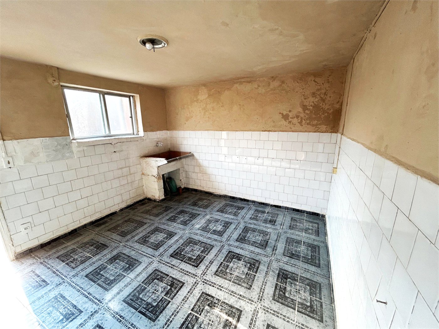 Sobrado à venda com 3 quartos, sendo 1 suíte,  em Jardim Santa Emília, São Paulo, SP