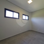 Casa à venda com 4 quartos, sendo 3 suítes, no condomínio Village Ipanema 2, Araçoiaba da Serra - SP