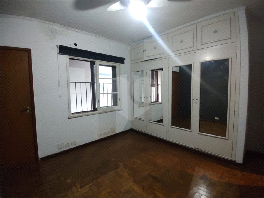 Sobrado à venda com 5 quartos, sendo 3 suítes, em Cidade Monções, São Paulo, SP