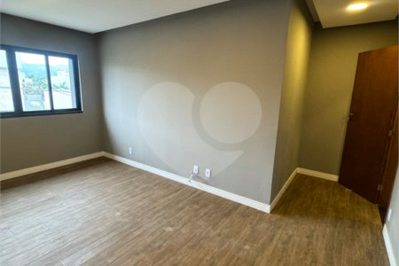 Casa à venda com 5 quartos, sendo 4 suítes, no condomínio Grand Park, Rio de Janeiro - RJ