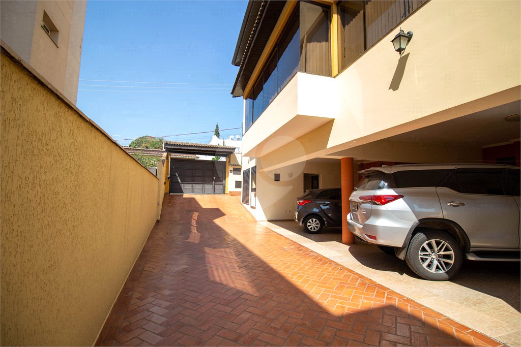 Sobrado à venda com 5 quartos, sendo 3 suítes, no Centro, São Roque, SP