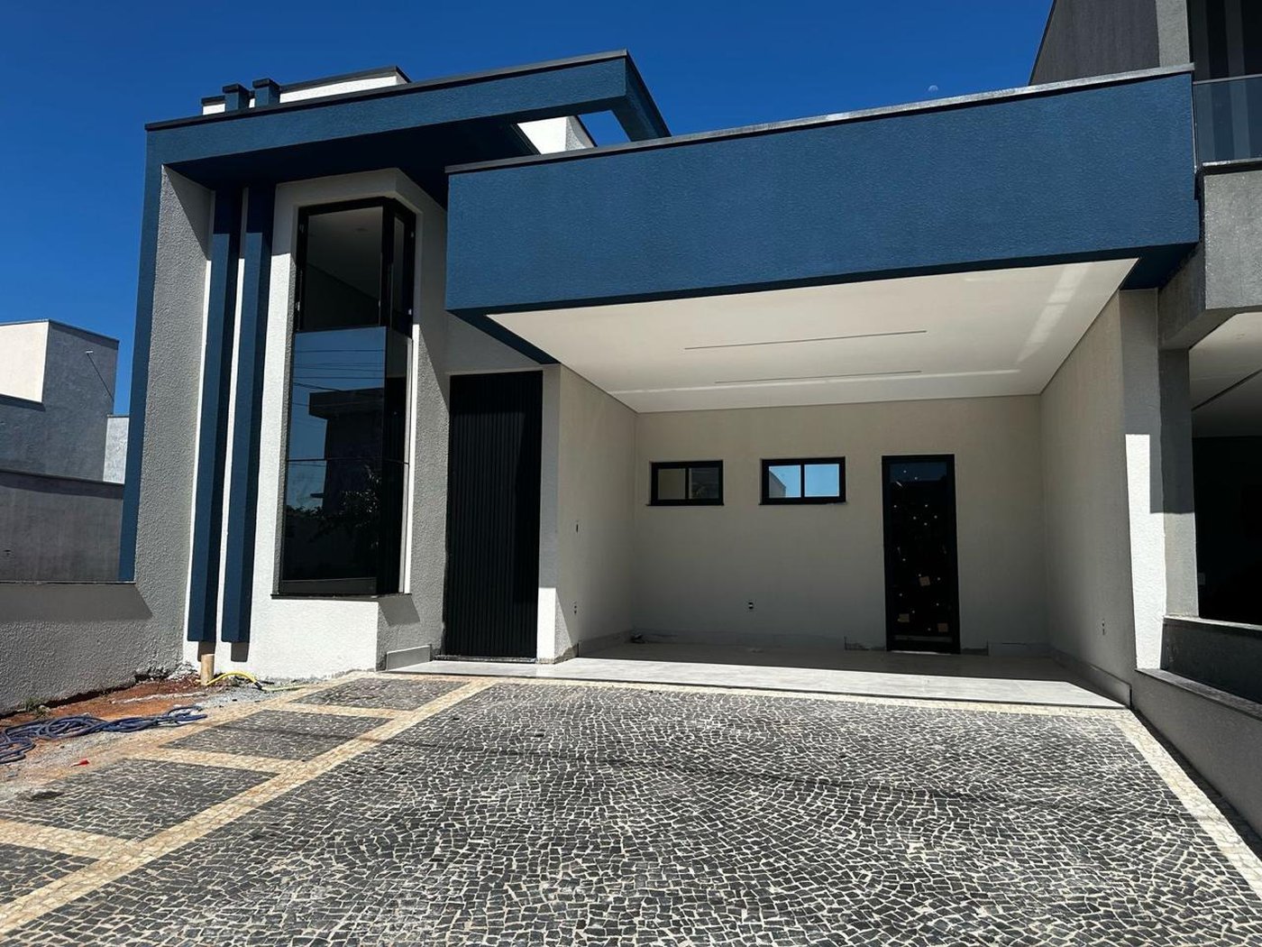 Casa à venda com 3 quartos, sendo 1 suíte, no condomínio Terras da Estancia, Paulínia- SP