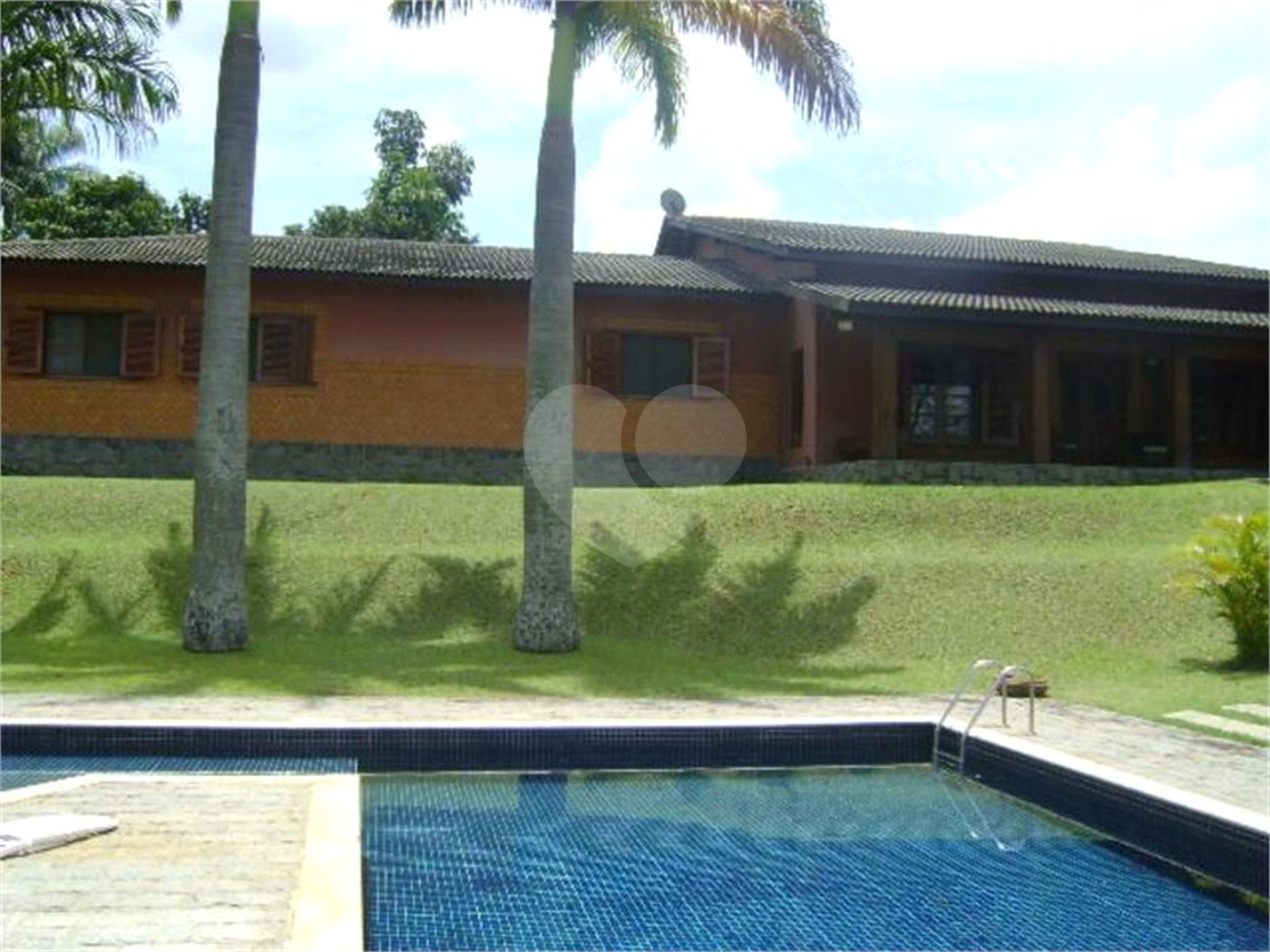 Casa à venda com 5 quartos, sendo 3 suítes, no condomínio Estância Marambaia, Vinhedo - SP