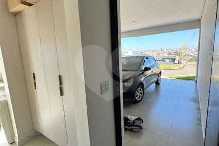 Casa à venda com 3 suítes no condomínio Reserva Central Parque, Salto - SP