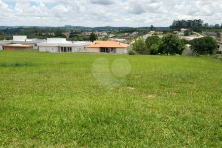 Terreno à venda em Condomínio Residencial Pinheiros do Lago, Alambari, SP