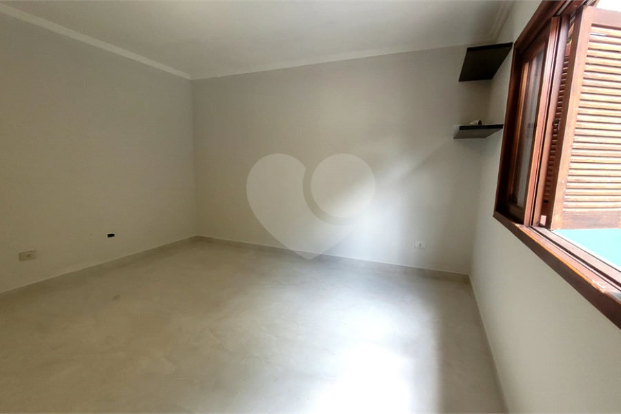 Casa à venda com 5 quartos, sendo 3 suítes, no condomínio Alpes da Cantareira, Mairiporã - SP