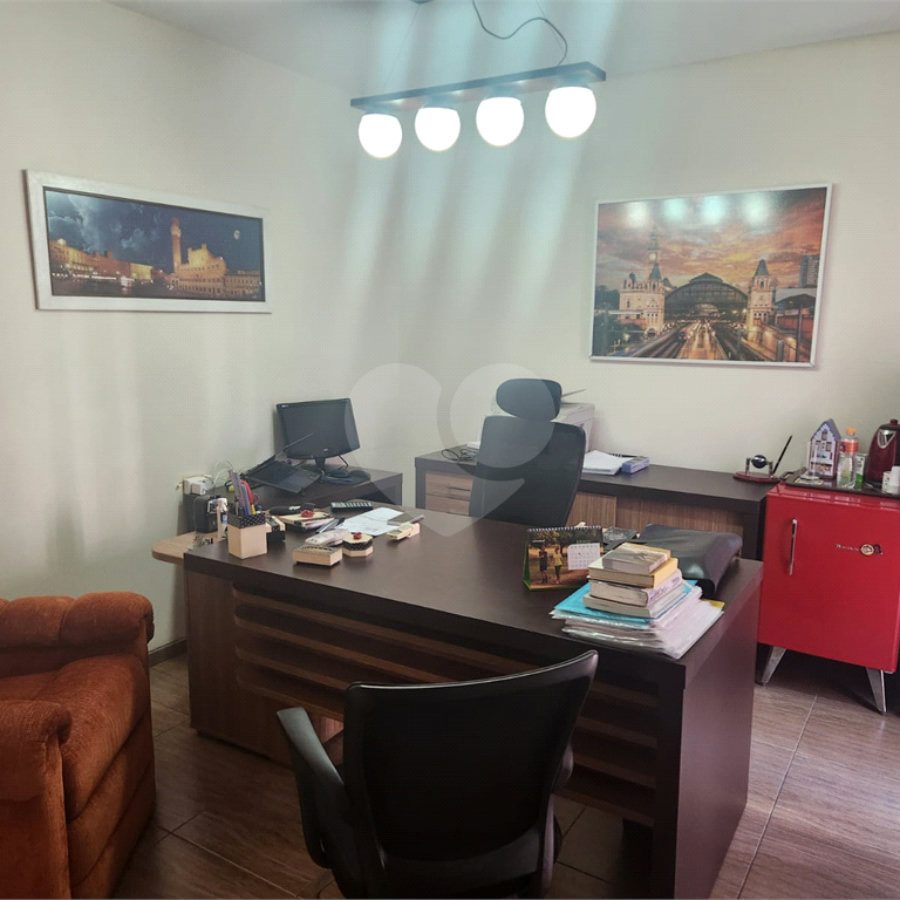 Sobrado à venda com 4 quartos, sendo 1 suíte, em Água Branca, São Paulo, SP