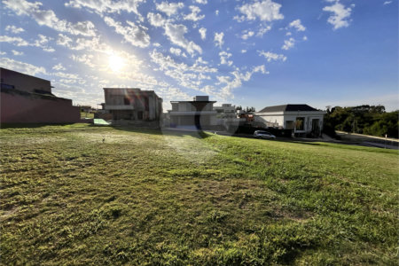 Terreno à venda no condomínio Villa dos Pinheiros, Indaiatuba - SP