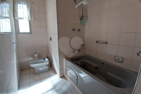 Sobrado à venda com 4 quartos, sendo 2 suítes, em Chácara Monte Alegre, São Paulo, SP