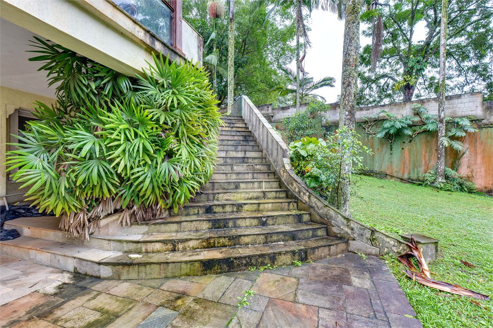 Casa à venda com 5 suítes no condomínio Chácara Flora, São Paulo - SP