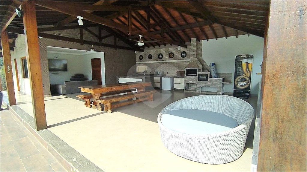 Chácara à venda com 6 quartos, sendo 4 suítes,  em Pinheirinho, Vinhedo, SP