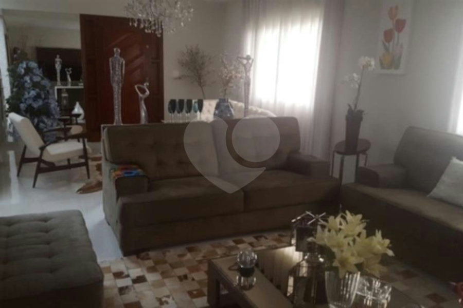 Sobrado à venda com 4 quartos, sendo 1 suíte, em Tremembé, São Paulo, SP
