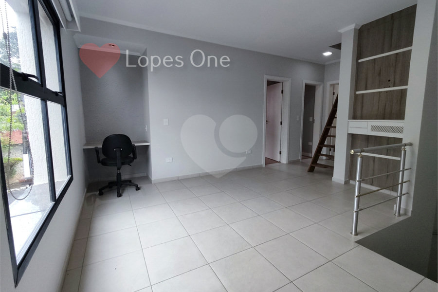 Casa à venda com 3 quartos, sendo 2 suítes, no condomínio Filipe de Vitry, São Paulo - SP