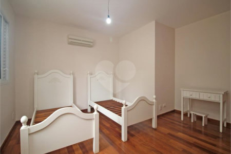 Casa à venda com 3 suítes no condomínio Brooklin Hills, São Paulo - SP