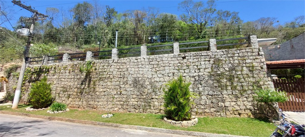 Casa à venda com 3 quartos, sendo 2 suítes, no condomínio Alpes de Caieiras, Caieiras - SP