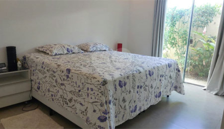 Casa à venda com 2 quartos, sendo 1 suíte, no Centro, Santa Cruz Cabrália, BA