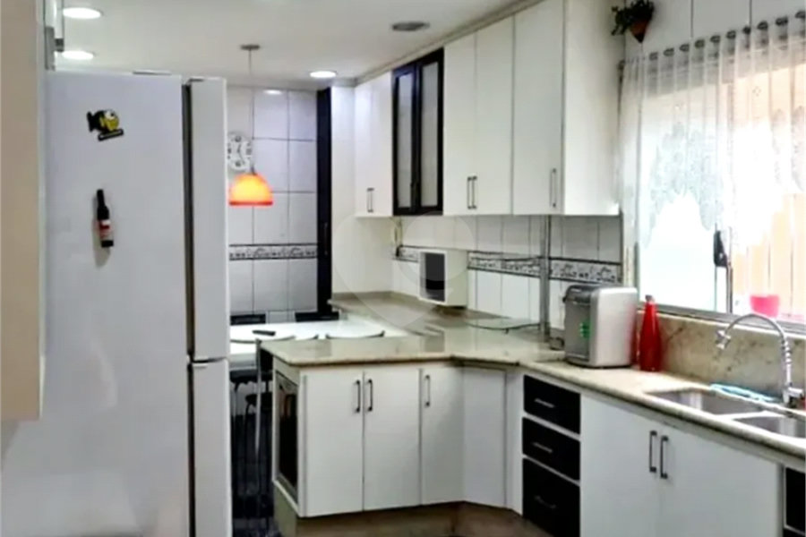 Sobrado à venda com 3 quartos, sendo 1 suíte,  em Vila Palmeiras, São Paulo, SP