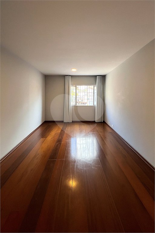 Sobrado à venda com 4 quartos, sendo 1 suíte, em Jardim Prudência, São Paulo, SP