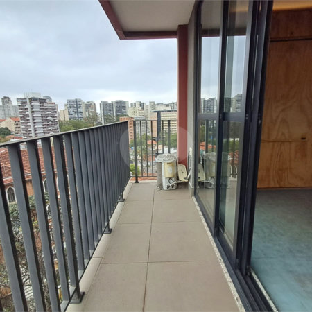 Studio de 25m² mobiliado e com varanda condomínio com lazer Vila Mariana