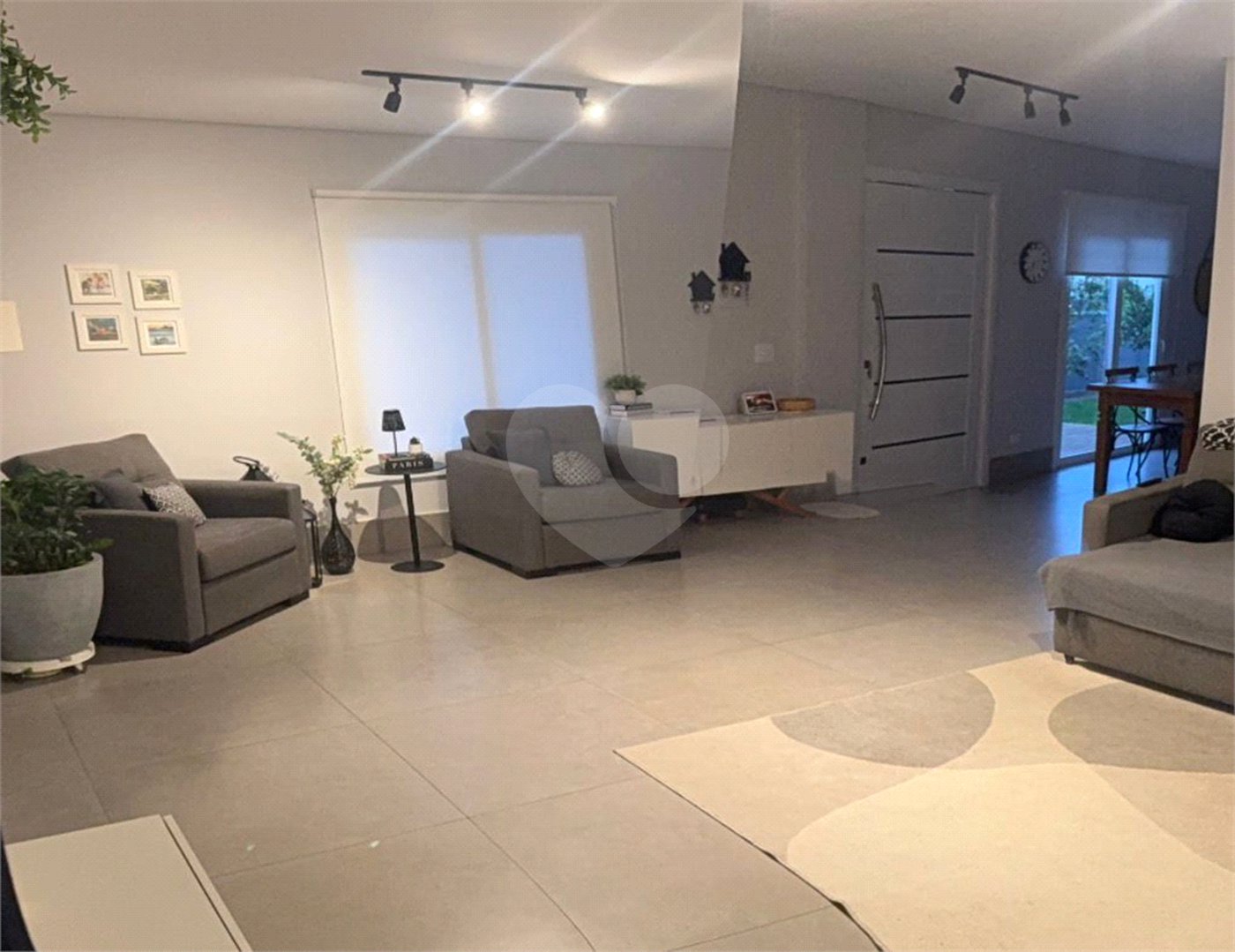Sobrado à venda com 4 quartos, sendo 2 suítes, em Vila Santo Antônio, Cotia, SP