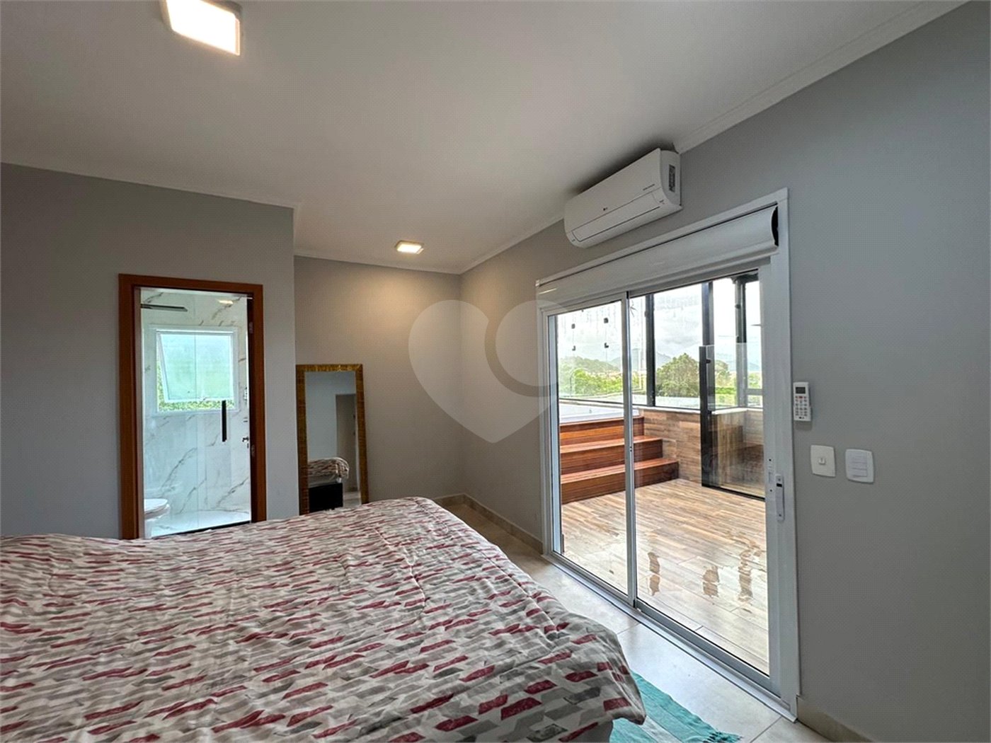 Duplex à venda com 3 quartos, sendo 2 suítes,  em Toninhas, Ubatuba, SP
