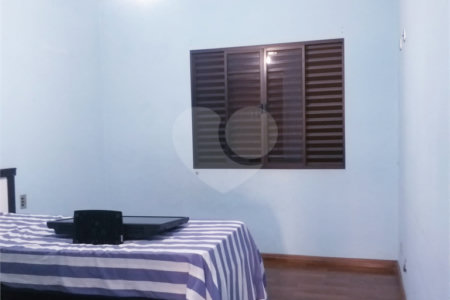 Casa à venda com 4 quartos, sendo 3 suítes, no condomínio Arujá 5, Arujá - SP