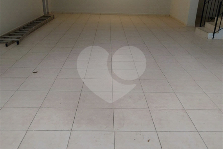 Sobrado à venda com 4 quartos, sendo 3 suítes, em Tremembé, São Paulo, SP
